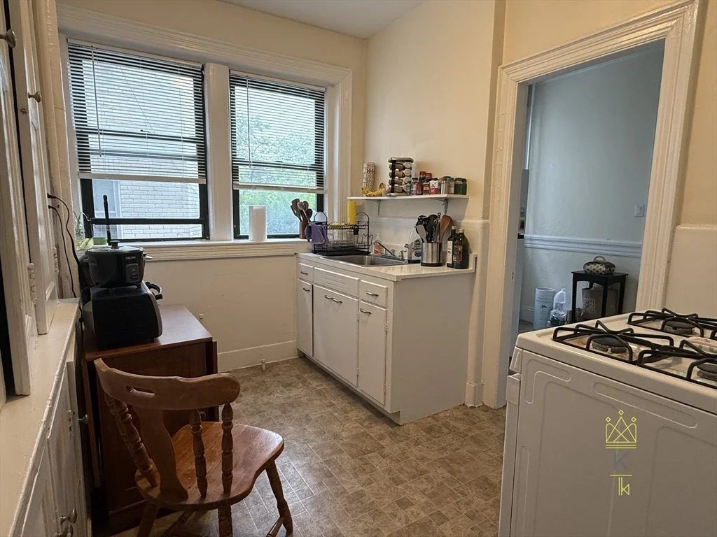 3 bed, 2 bath apartment for rent at 30 Park St Unit 1, Brookline — photo 6 of 12