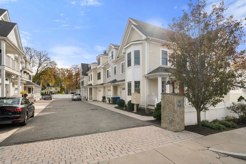 3 bed, 2 bath apartment for rent at 30 Park St Unit 3, Fields Corner East — photo 3 of 39