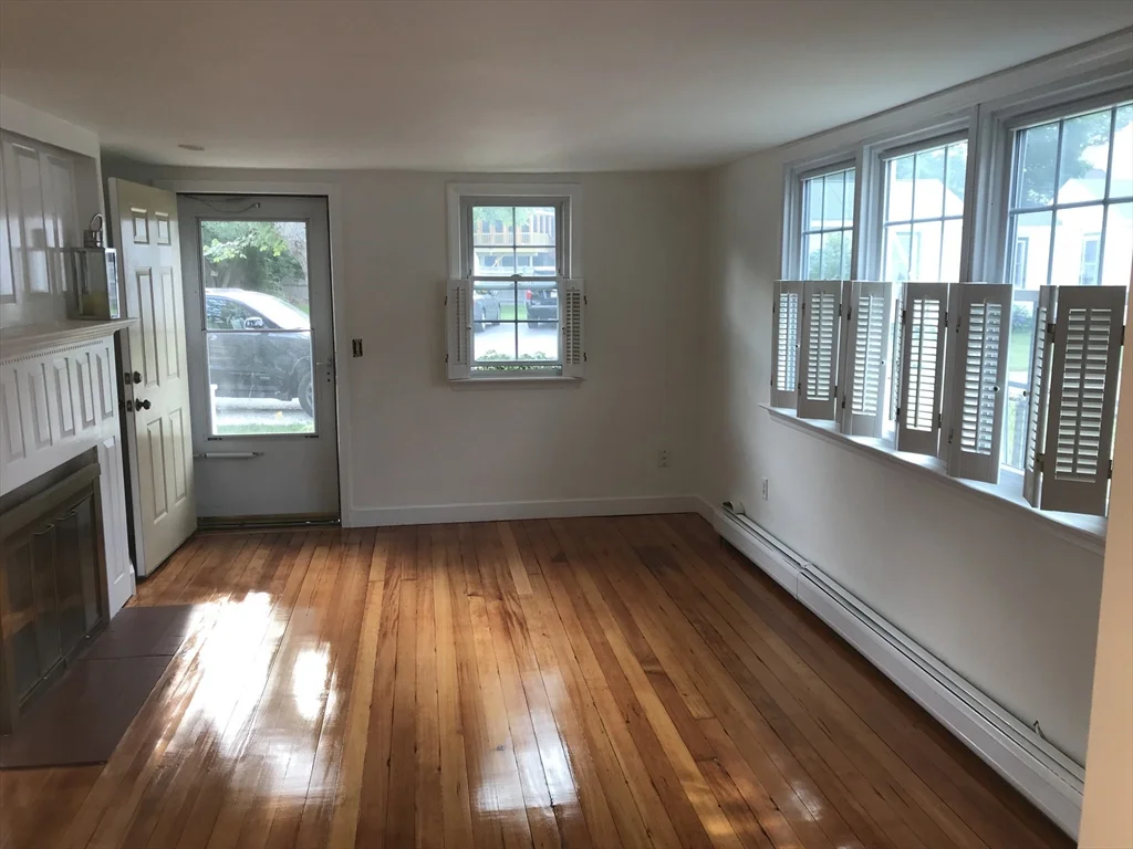 2 bed, 1 bath apartment for rent at 30 Park St Unit 30, Marshfield — photo 3 of 8
