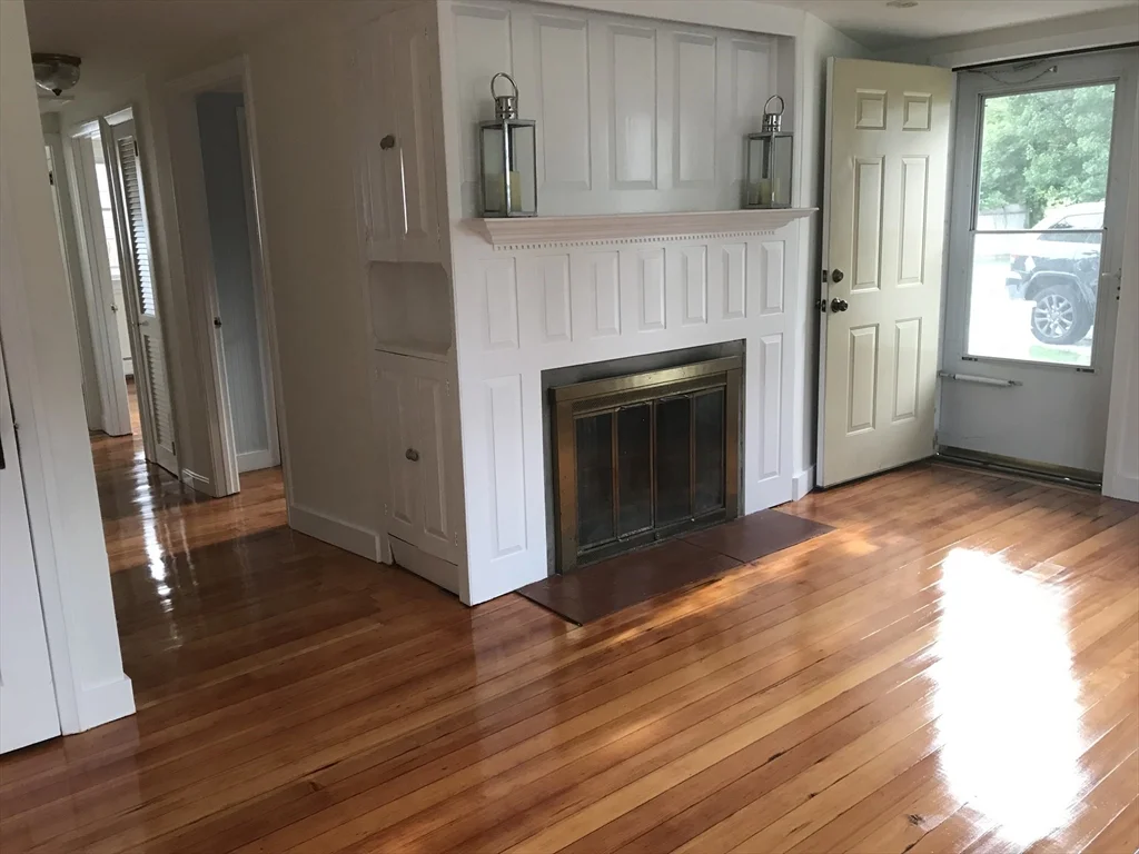 2 bed, 1 bath apartment for rent at 30 Park St Unit 30, Marshfield — photo 2 of 8