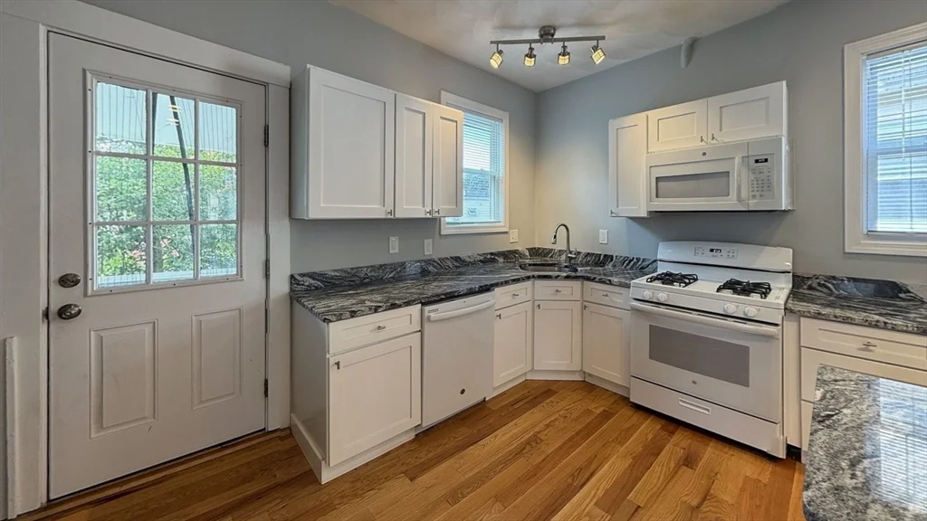 3 bed, 1 bath apartment for rent at 30 Partridge Unit 2, Magoun Square — photo 3 of 12
