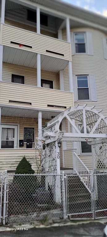 3 bed, 1 bath apartment for rent at 30 Pattison St Unit 2, East Worcester