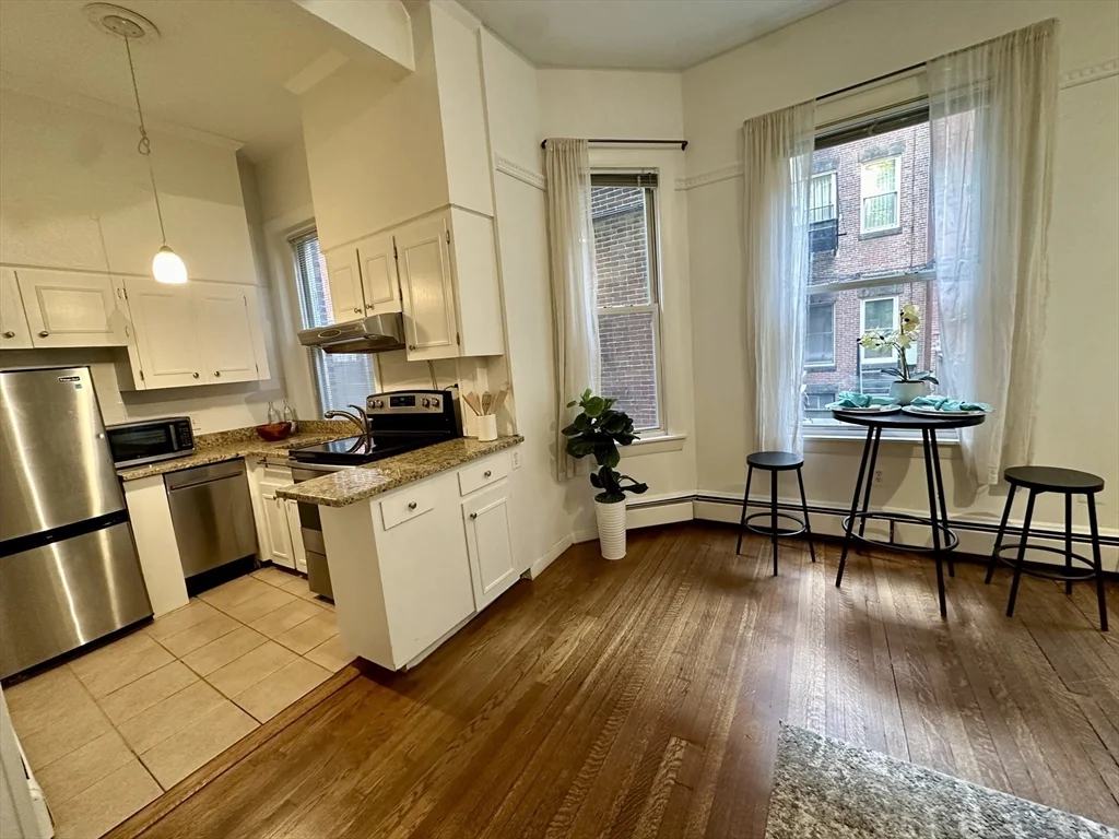 1 bed, 1 bath apartment for rent at 30 Pinckney St Unit 2, Beacon Hill — photo 3 of 11