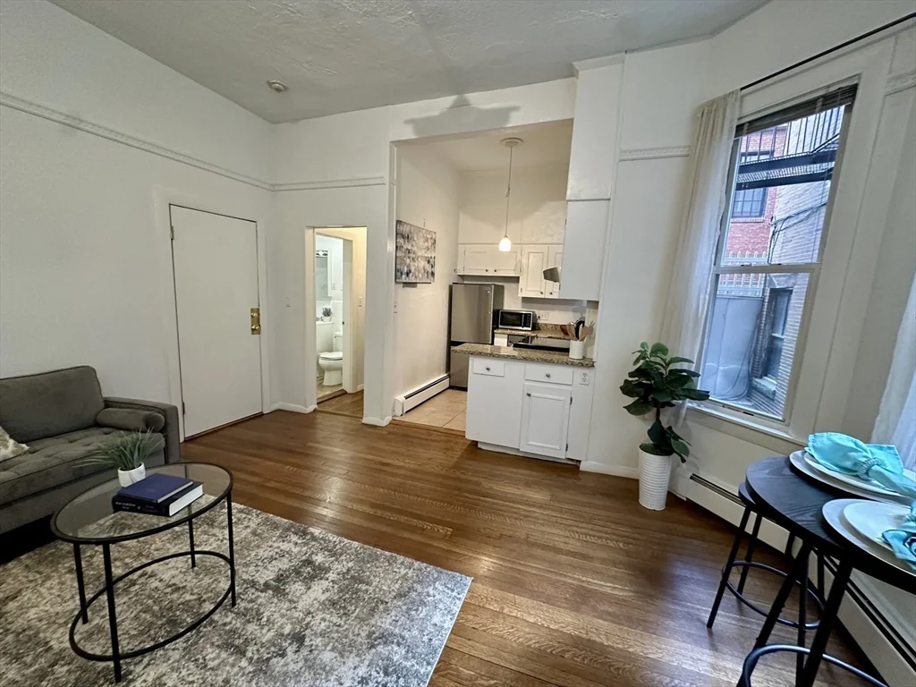 1 bed, 1 bath apartment for rent at 30 Pinckney St Unit 2, Beacon Hill — photo 4 of 11