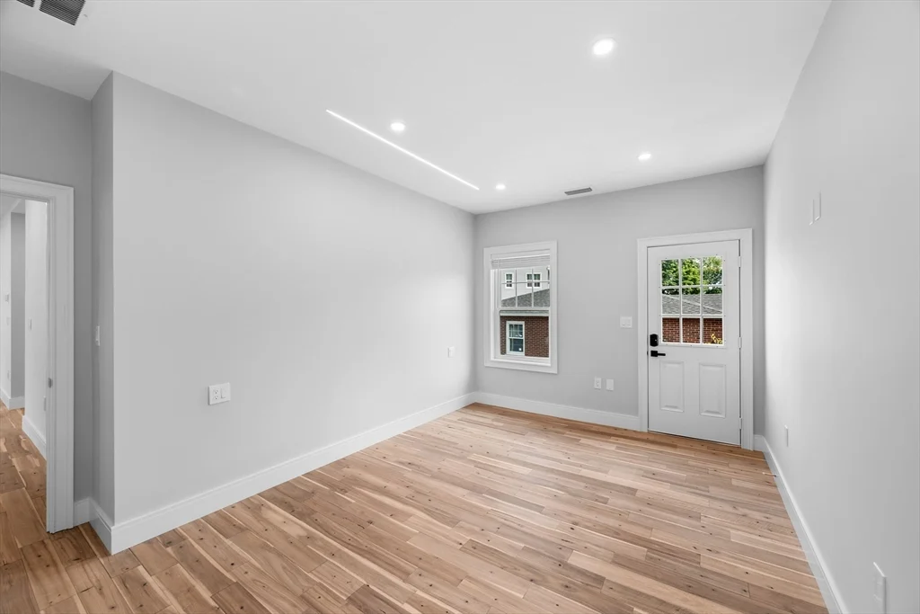 3 bed, 2 bath apartment for rent at 30 Pitman Rd Unit 2, Swampscott — photo 30 of 42