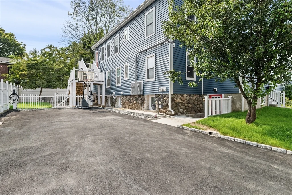 3 bed, 2 bath apartment for rent at 30 Pitman Rd Unit 2, Swampscott — photo 40 of 42