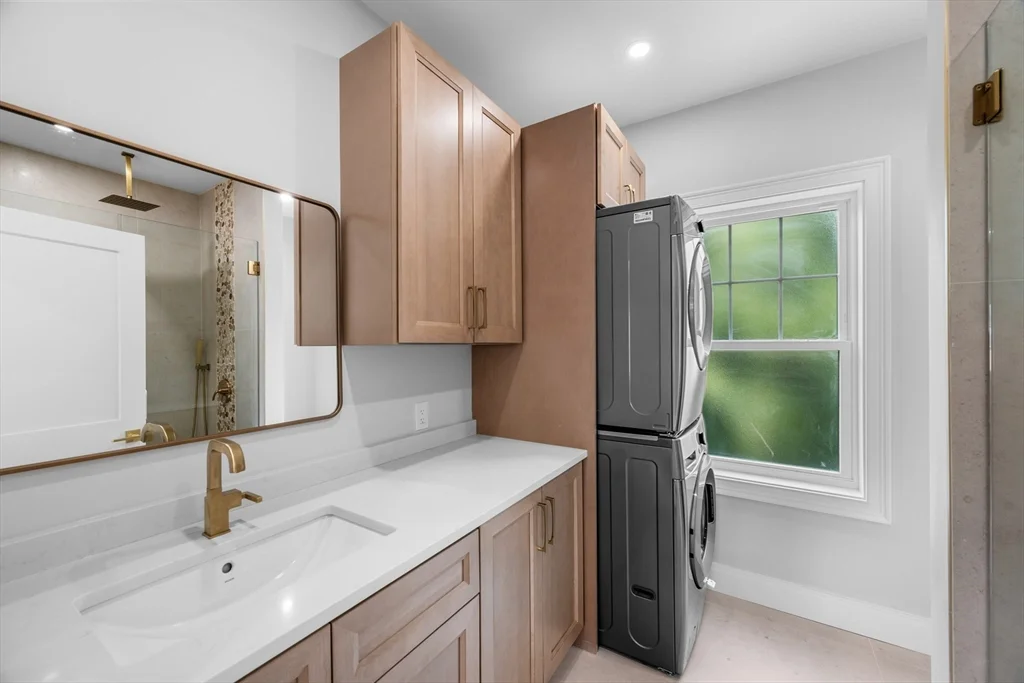 3 bed, 2 bath apartment for rent at 30 Pitman Rd Unit 2, Swampscott — photo 32 of 42