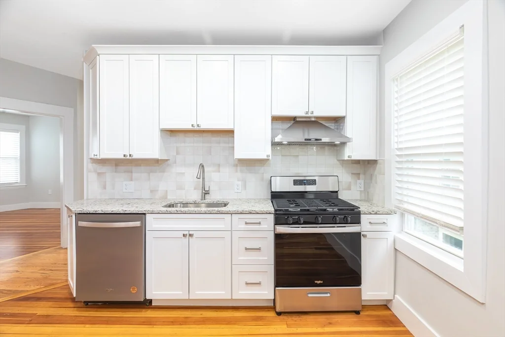 3 bed, 1 bath apartment for rent at 30 Presley St Unit 30, West End — photo 1 of 19