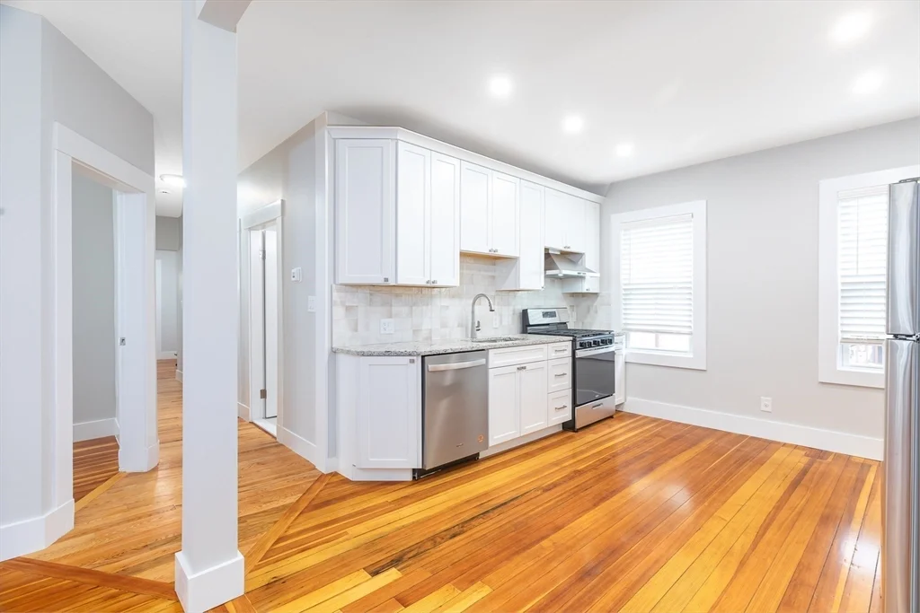 3 bed, 1 bath apartment for rent at 30 Presley St Unit 30, West End — photo 3 of 19