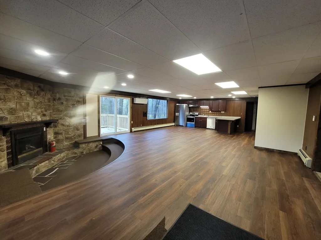 3 bed, 1 bath apartment for rent at 30 R Jones Rd Unit E, Spencer — photo 7 of 42
