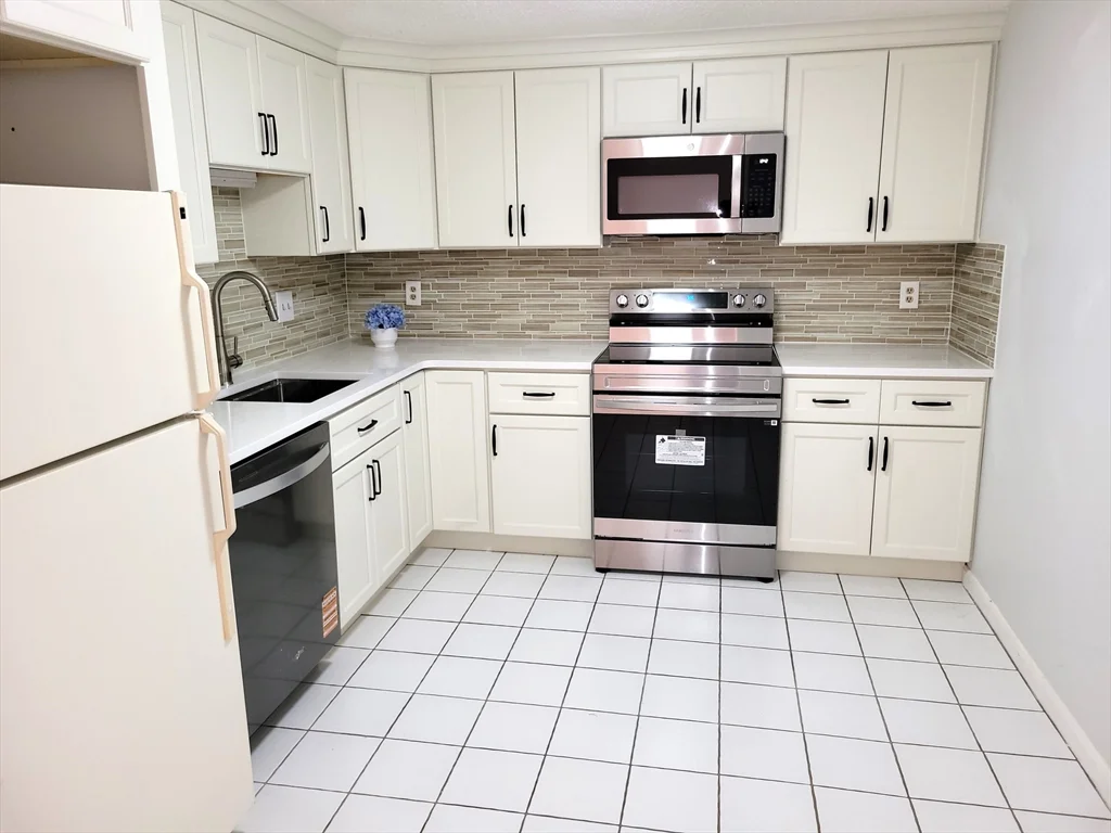 1 bed, 1 bath apartment for rent at 30 Revere Beach Pkwy Unit 207, Medford — photo 12 of 31