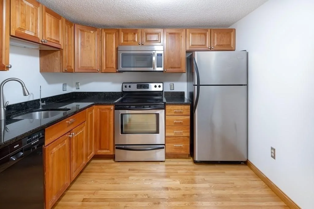 2 bed, 2 bath apartment for rent at 30 Revere Beach Pkwy Unit 413, Medford — photo 4 of 20