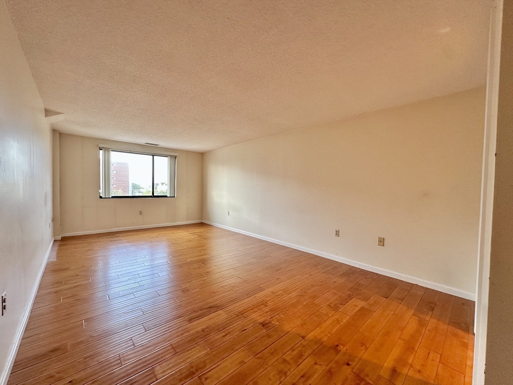 2 bed, 2 bath apartment for rent at 30 Revere Beach Pkwy Unit 506, Wellington — photo 5 of 17