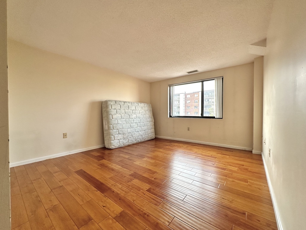 2 bed, 2 bath apartment for rent at 30 Revere Beach Pkwy Unit 506, Wellington — photo 11 of 17