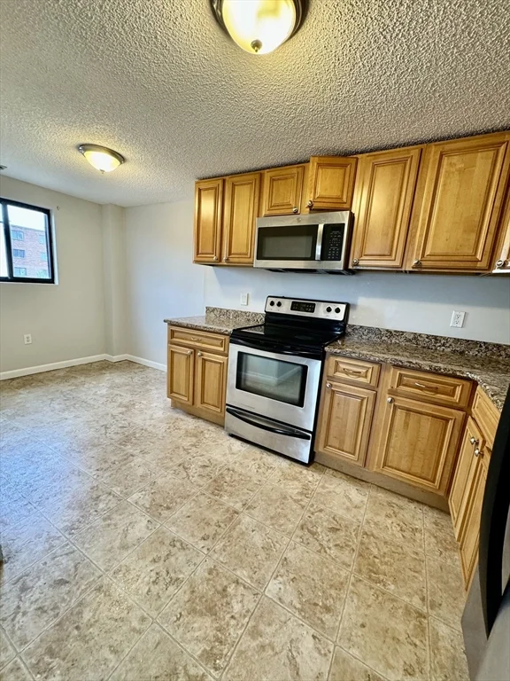 2 bed, 2 bath apartment for rent at 30 Revere Beach Pkwy Unit 616, Medford — photo 4 of 29