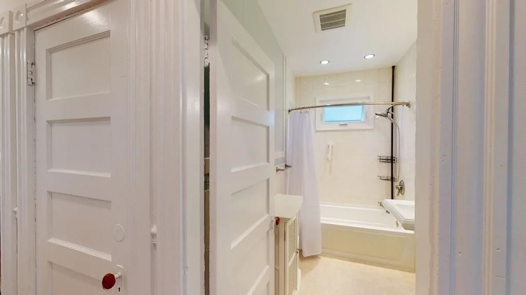 4 bed, 1 bath apartment for rent at 30 Roseclair Unit 1, Dorchester — photo 11 of 12