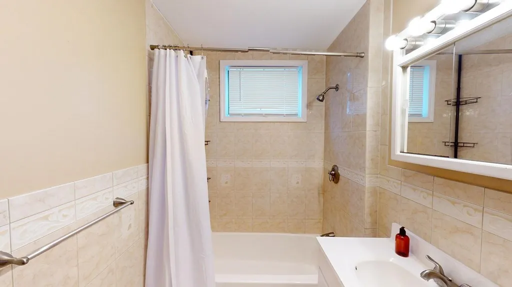 4 bed, 1 bath apartment for rent at 30 Roseclair Unit 2, Boston — photo 11 of 14
