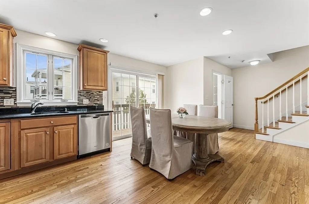 3 bed, 2 bath apartment for rent at 30 Russell St Unit 5, Waltham — photo 8 of 27