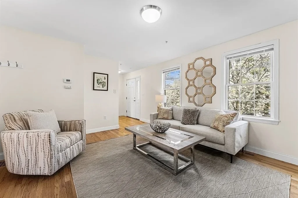 3 bed, 2 bath apartment for rent at 30 Russell St Unit 5, Waltham — photo 4 of 27