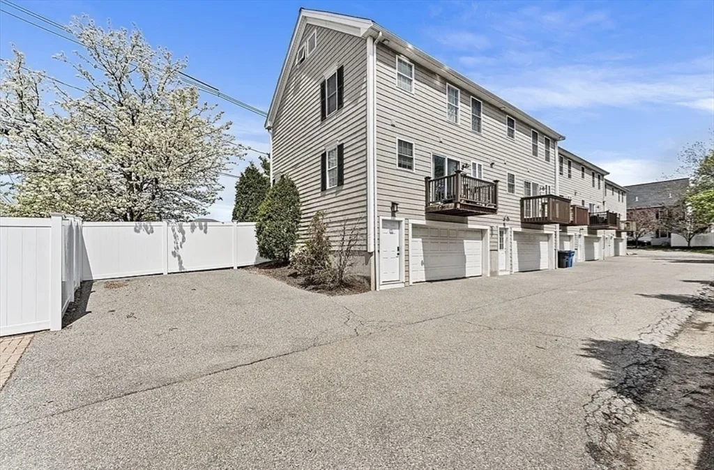 3 bed, 2 bath apartment for rent at 30 Russell St Unit 5, Waltham — photo 25 of 27