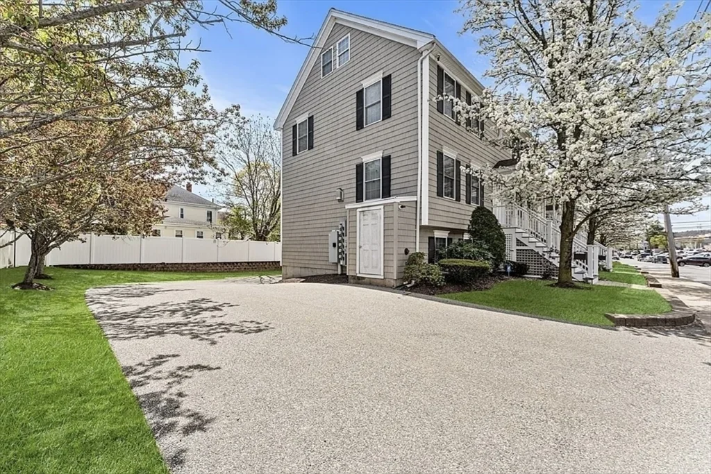 3 bed, 2 bath apartment for rent at 30 Russell St Unit 5, Waltham — photo 24 of 27