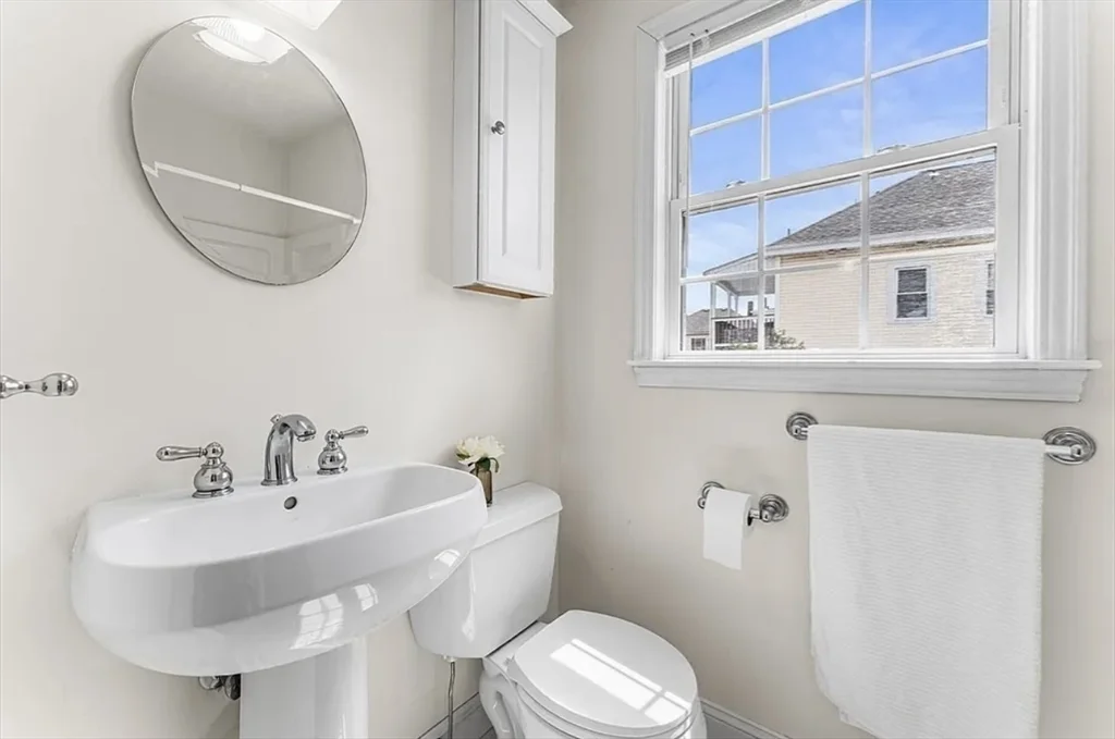 3 bed, 2 bath apartment for rent at 30 Russell St Unit 5, Waltham — photo 12 of 27