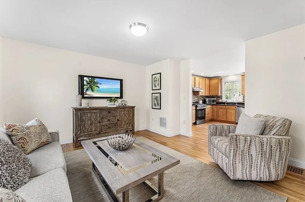 3 bed, 2 bath apartment for rent at 30 Russell St Unit 5, Waltham — photo 2 of 27