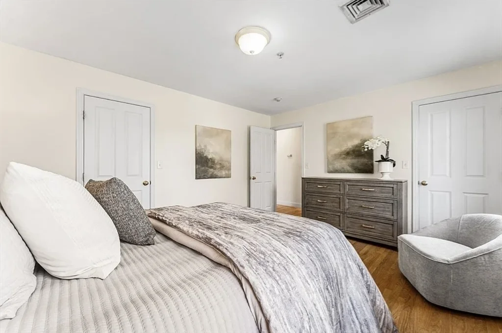 3 bed, 2 bath apartment for rent at 30 Russell St Unit 5, Waltham — photo 15 of 27