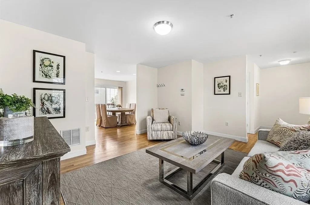 3 bed, 2 bath apartment for rent at 30 Russell St Unit 5, Waltham — photo 3 of 27