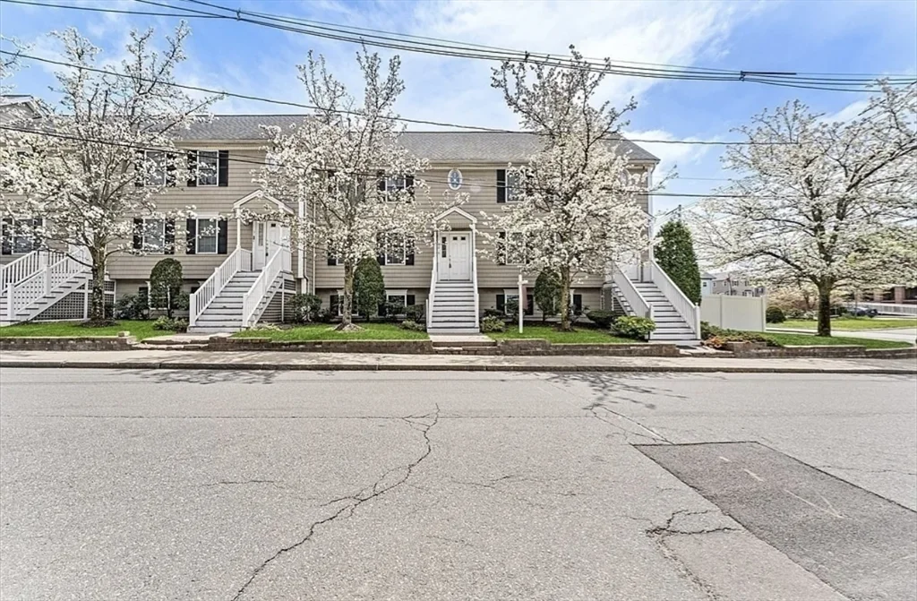 3 bed, 2 bath apartment for rent at 30 Russell St Unit 5, Waltham — photo 23 of 27