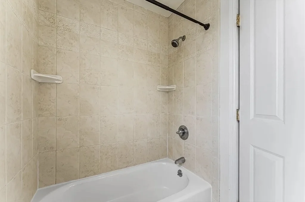 3 bed, 2 bath apartment for rent at 30 Russell St Unit 5, Waltham — photo 19 of 27