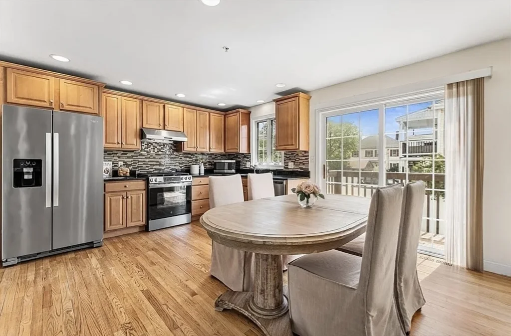 3 bed, 2 bath apartment for rent at 30 Russell St Unit 5, Waltham — photo 10 of 27