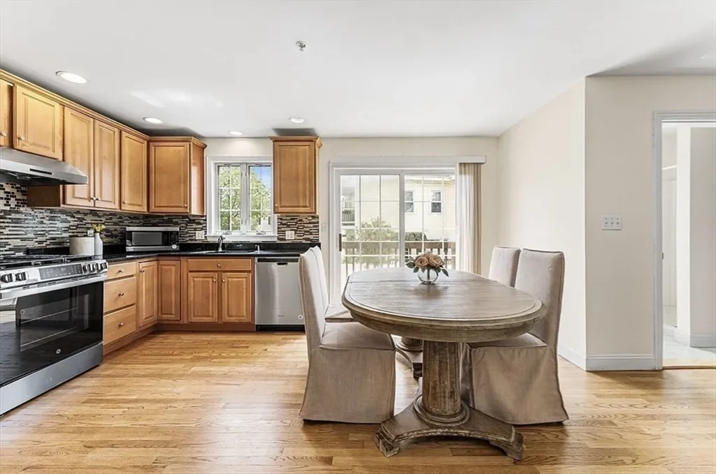 3 bed, 2 bath apartment for rent at 30 Russell St Unit 5, Waltham — photo 6 of 27