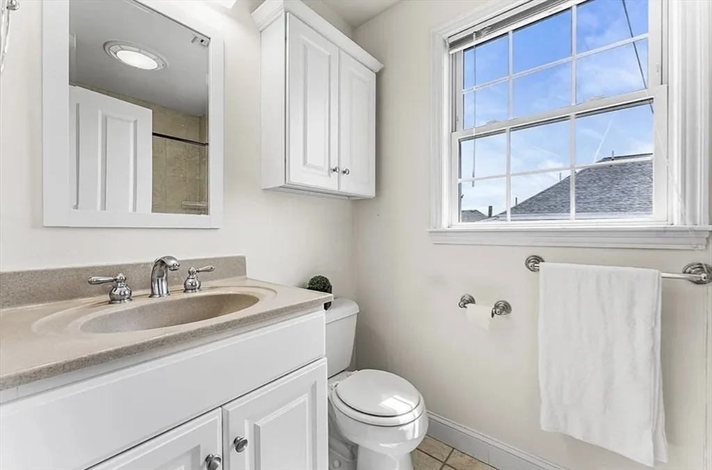 3 bed, 2 bath apartment for rent at 30 Russell St Unit 5, Waltham — photo 18 of 27
