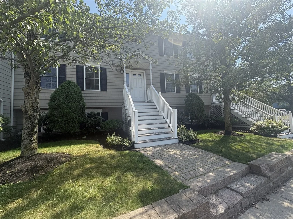 3 bed, 2 bath apartment for rent at 30 Russell St Unit 5, Waltham — photo 1 of 27