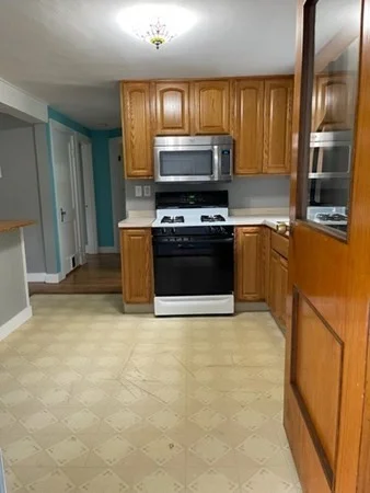 3 bed, 1 bath apartment for rent at 30 Russell Unit 30, Littleton — photo 4 of 28