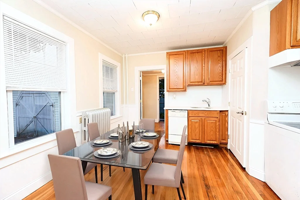3 bed, 1 bath apartment for rent at 30 Sheppard Ave Unit 30, Braintree — photo 3 of 10