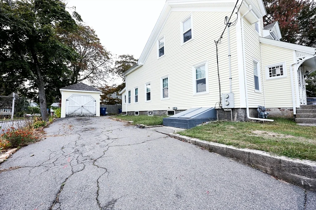 3 bed, 1 bath apartment for rent at 30 Sheppard Ave Unit 30, Braintree — photo 1 of 10