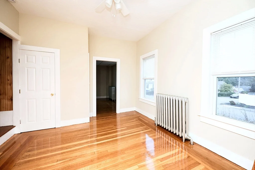 3 bed, 1 bath apartment for rent at 30 Sheppard Ave Unit 30, Braintree — photo 6 of 10