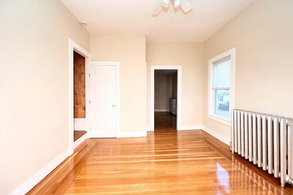 3 bed, 1 bath apartment for rent at 30 Sheppard Ave Unit 30, Braintree — photo 5 of 10