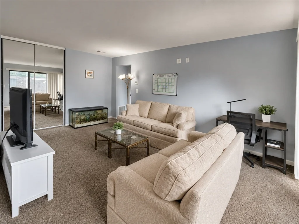 1 bed, 1 bath apartment for rent at 30 Shrewsbury Green Unit J, Shrewsbury — photo 2 of 10