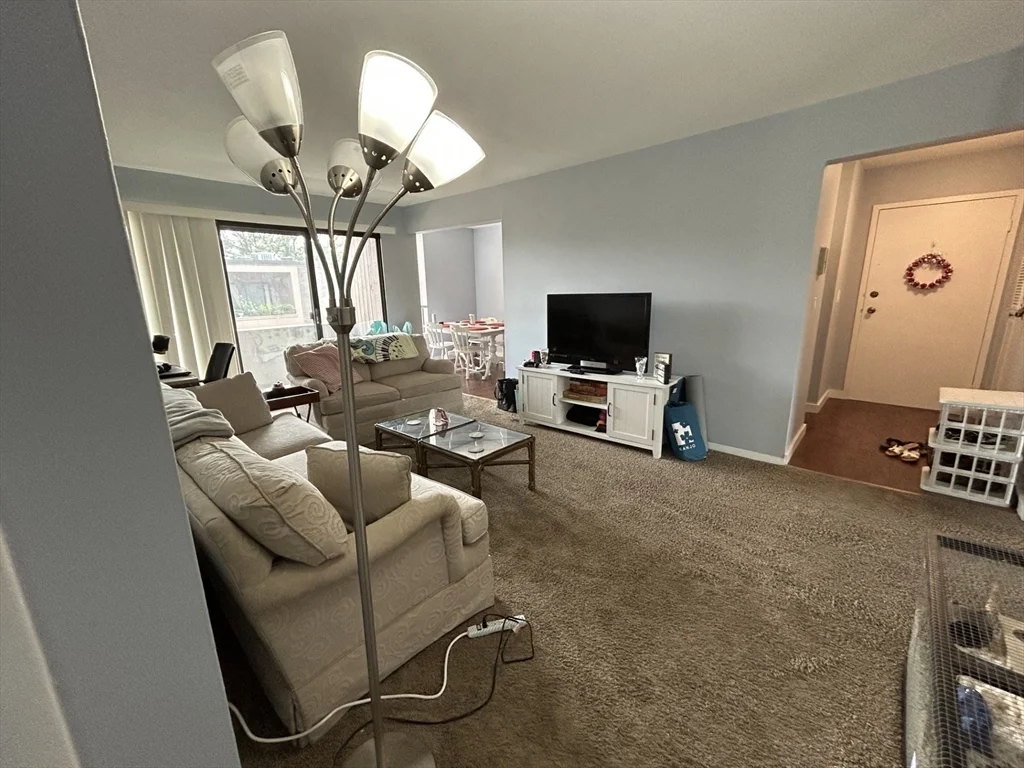 1 bed, 1 bath apartment for rent at 30 Shrewsbury Green Unit J, Shrewsbury — photo 3 of 10