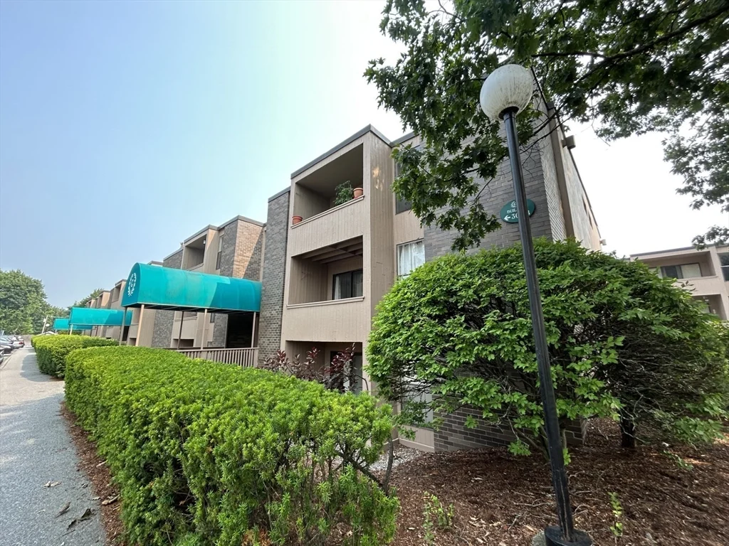 1 bed, 1 bath apartment for rent at 30 Shrewsbury Green Unit J, Shrewsbury — photo 10 of 10