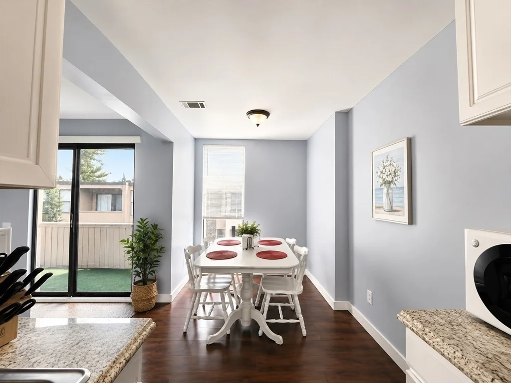 1 bed, 1 bath apartment for rent at 30 Shrewsbury Green Unit J, Shrewsbury — photo 5 of 10