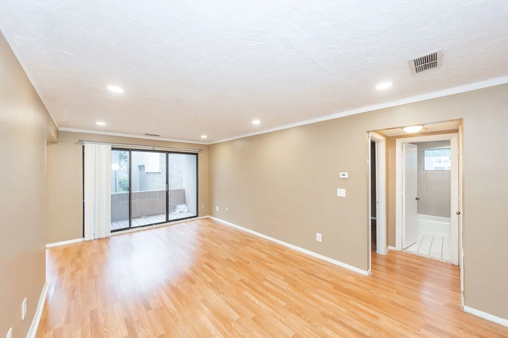 1 bed, 1 bath apartment for rent at 30 Shrewsbury Greens Dr Unit G, Shrewsbury — photo 2 of 12