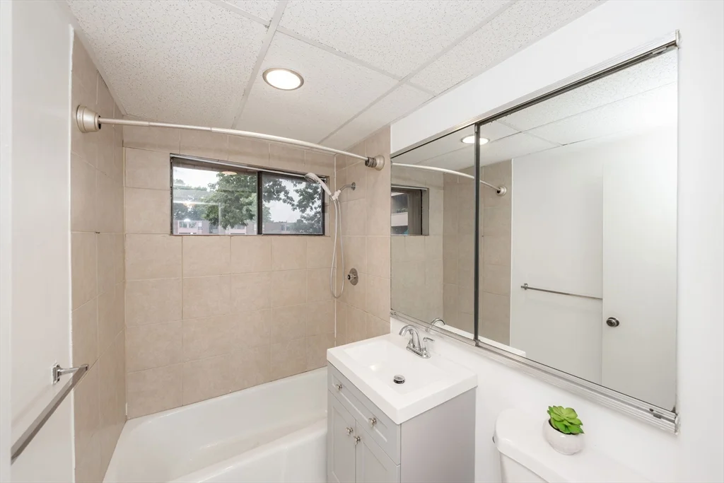 1 bed, 1 bath apartment for rent at 30 Shrewsbury Greens Dr Unit G, Shrewsbury — photo 11 of 12
