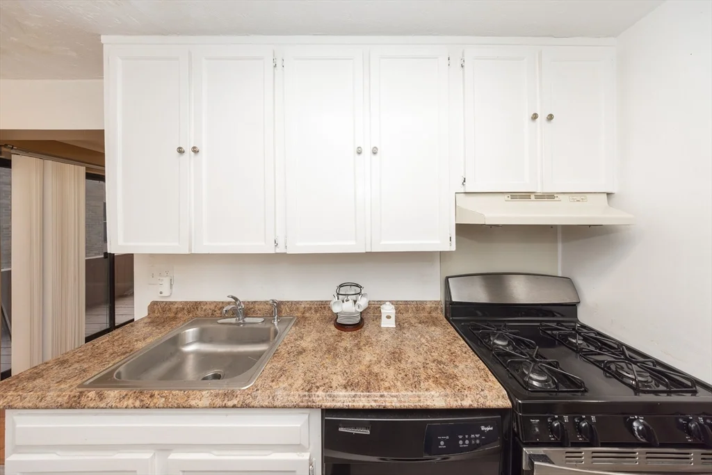 1 bed, 1 bath apartment for rent at 30 Shrewsbury Greens Dr Unit G, Shrewsbury — photo 7 of 12