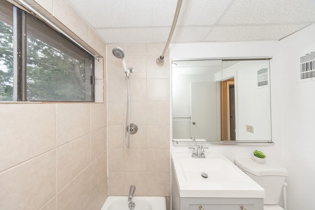 1 bed, 1 bath apartment for rent at 30 Shrewsbury Greens Dr Unit G, Shrewsbury — photo 10 of 12
