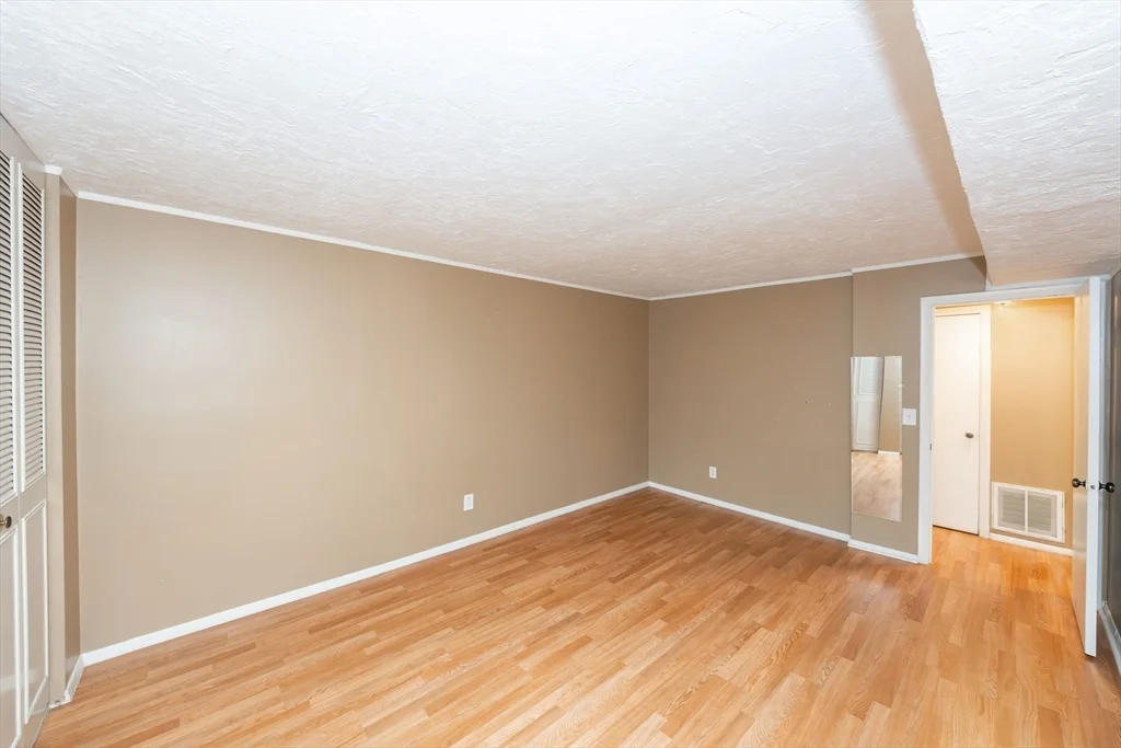 1 bed, 1 bath apartment for rent at 30 Shrewsbury Greens Dr Unit G, Shrewsbury — photo 4 of 12