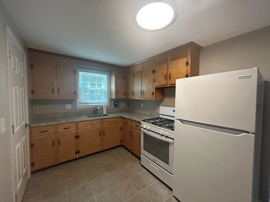 2 bed, 1 bath apartment for rent at 30 South St Unit B, North Attleboro — photo 5 of 14